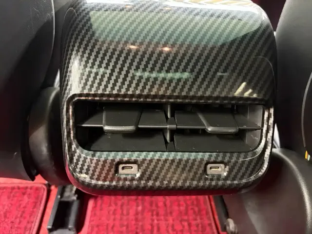 Tesla Model 3 — Фото автомобиля 12