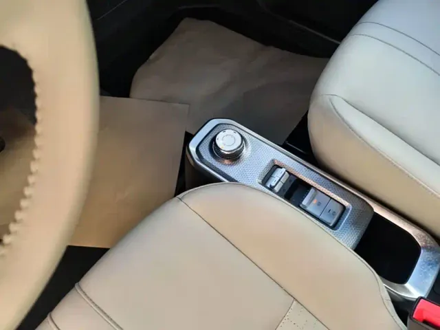 Baojun Yep — Фото автомобиля 13