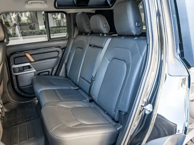 Land Rover Defender — Фото автомобиля 5