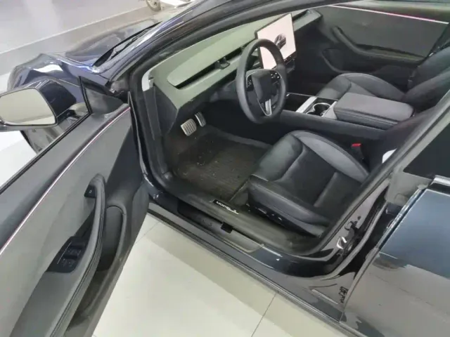 Tesla Model 3 — Фото автомобиля 15