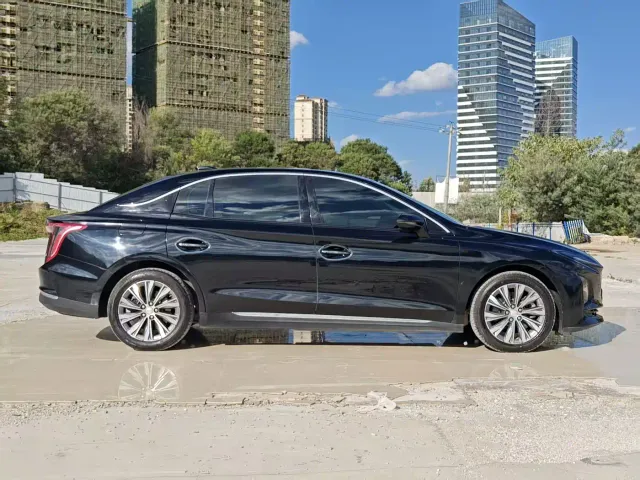 Hongqi E-QM5 — Фото автомобиля 12
