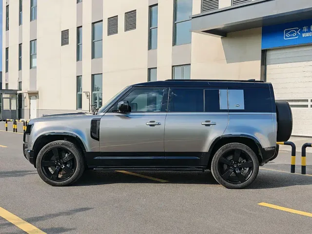 Land Rover Defender — Фото автомобиля 3
