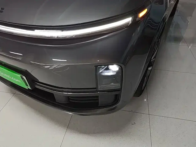 Li Auto L8 — Фото автомобиля 23