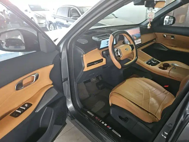 Geely Galaxy Starship 7 EM-i — Фото автомобиля 18