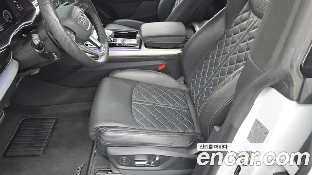 Audi Q8 55 TFSI quattro Premium — Фото автомобиля 29
