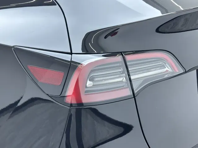 Tesla Model Y — Фото автомобиля 13