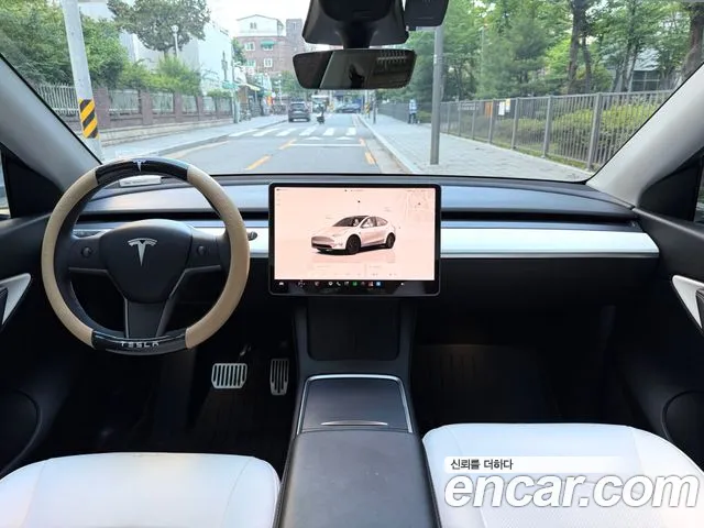 Tesla Model Y — Фото автомобиля 15