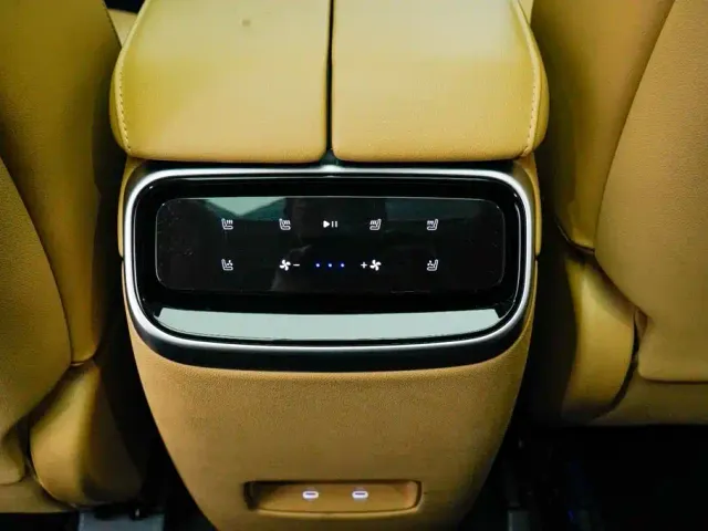 Aito M7 — Фото автомобиля 25