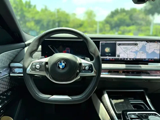 BMW 7 Series — Фото автомобиля 10