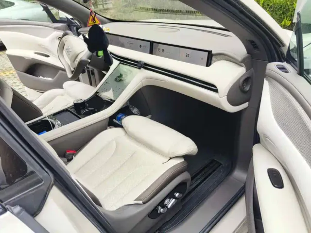 IM Motors LS7 — Фото автомобиля 13