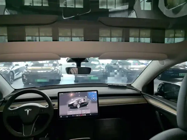 Tesla Model Y — Фото автомобиля 17