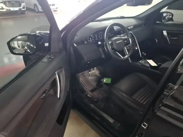 Land Rover Discovery Sport — Фото автомобиля 15
