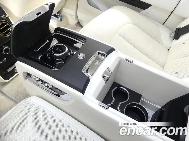 Rolls-Royce Cullinan — Фото автомобиля 15