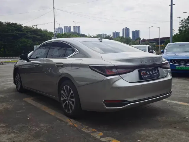 Lexus ES — Фото автомобиля 7
