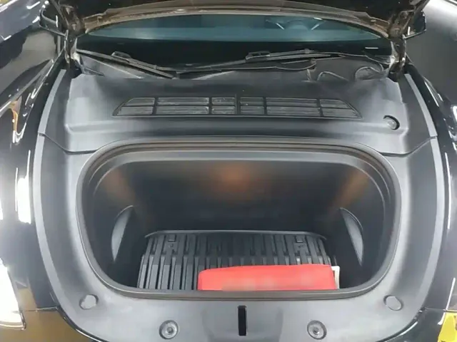 Tesla Model Y — Фото автомобиля 19
