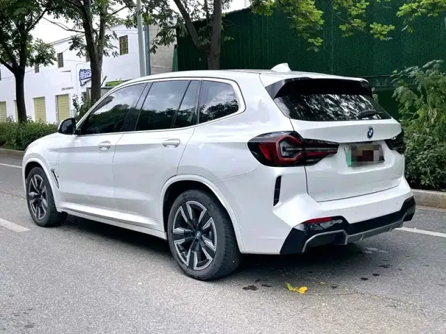 BMW iX3 — Фото автомобиля 4