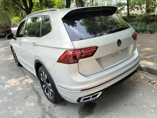 Volkswagen Tiguan L — Фото автомобиля 4