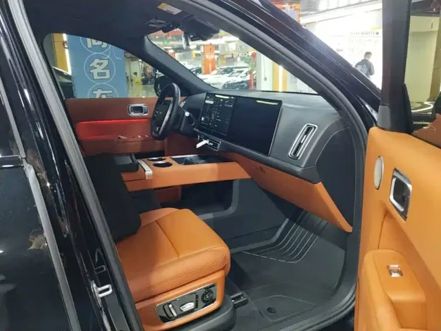 Li Auto L9 — Фото автомобиля 24