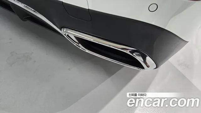 Mercedes-Benz E-Class — Фото автомобиля 11