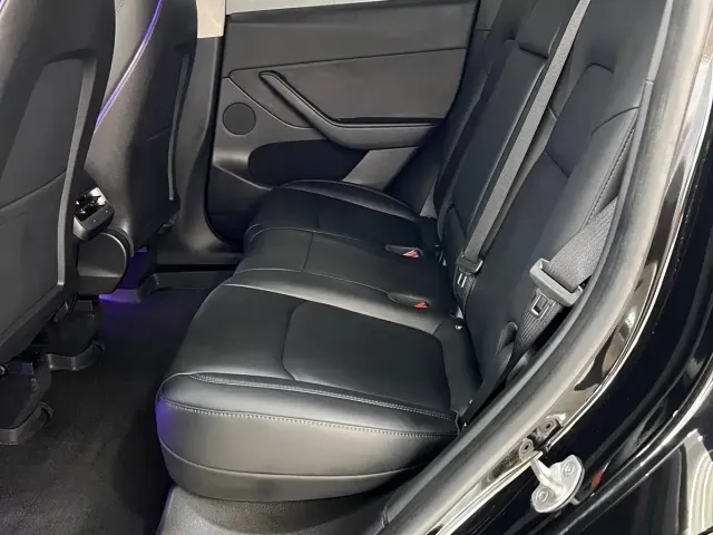 Tesla Model Y — Фото автомобиля 12