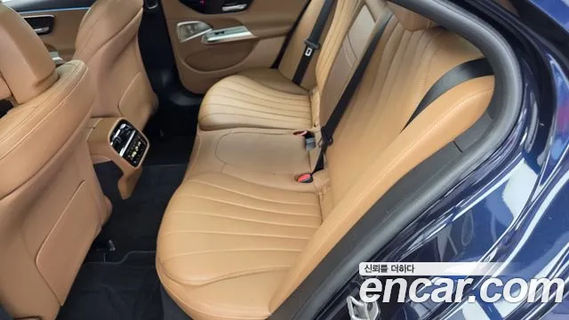 Mercedes-Benz E-Class — Фото автомобиля 24