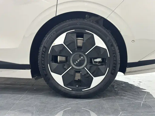 Zeekr 007 GT — Фото автомобиля 20