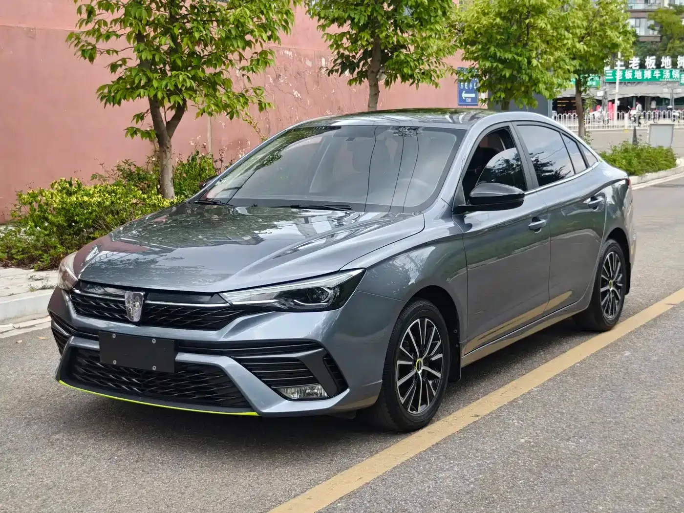Фотография автомобиля — Roewe i5