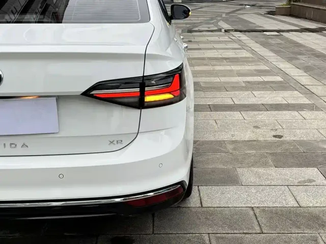 Volkswagen Lavida — Фото автомобиля 6