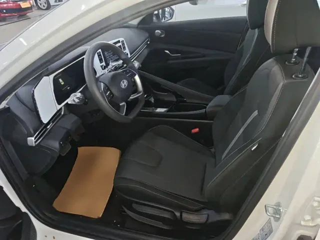 Hyundai Elantra — Фото автомобиля 14