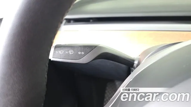 Tesla Model Y — Фото автомобиля 26