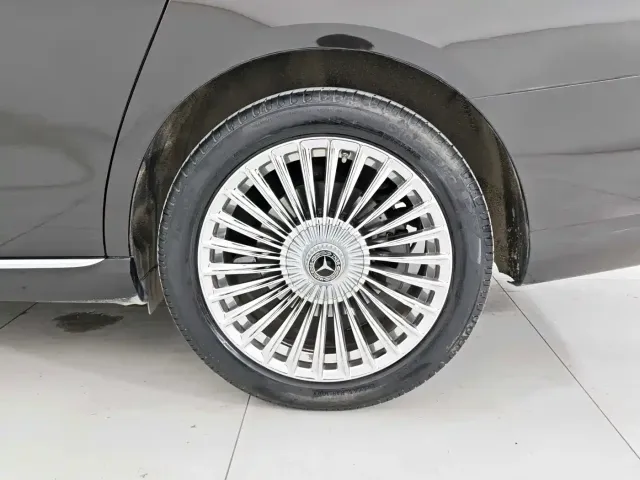 Mercedes-Benz E-Class — Фото автомобиля 23