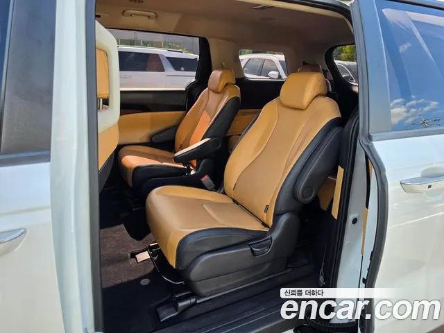 Kia Carnival Generation 4 — Фото автомобиля 13