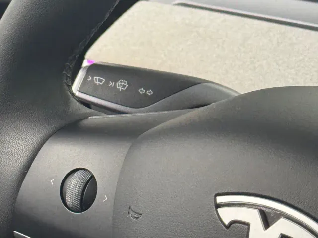 Tesla Model Y — Фото автомобиля 23