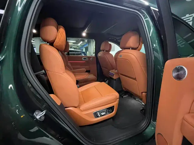 Li Auto L9 — Фото автомобиля 22