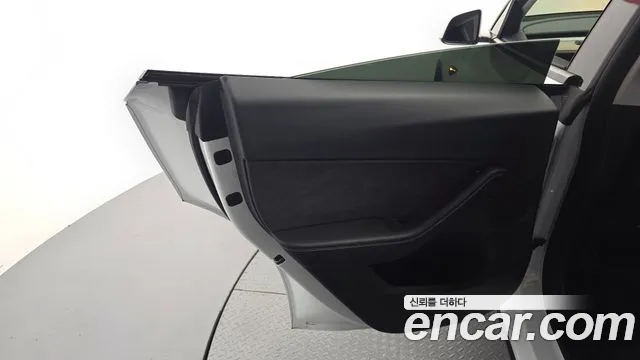 Tesla Model Y — Фото автомобиля 22