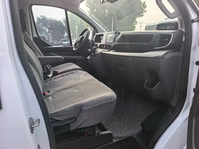 Ford Transit 2023 2.0T Petrol Auto Business Travel Mid-Axis Mid-Roof 10/11/12-seater — Фото автомобиля 5