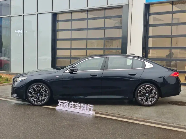 BMW 5 Series — Фото автомобиля 2