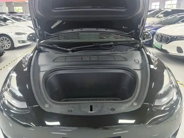 Tesla Model Y — Фото автомобиля 19