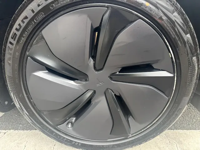 Tesla Model Y — Фото автомобиля 14