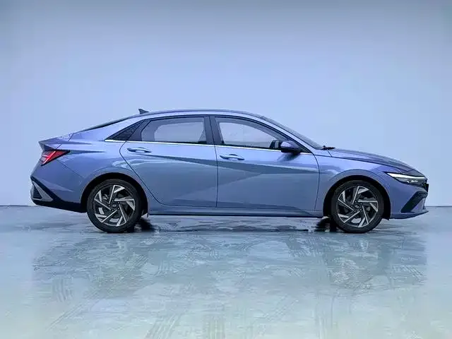 Hyundai Elantra — Фото автомобиля 3