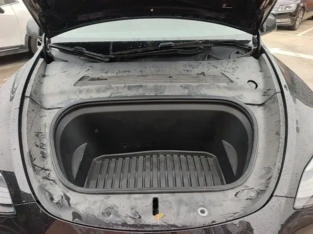 Tesla Model Y — Фото автомобиля 19