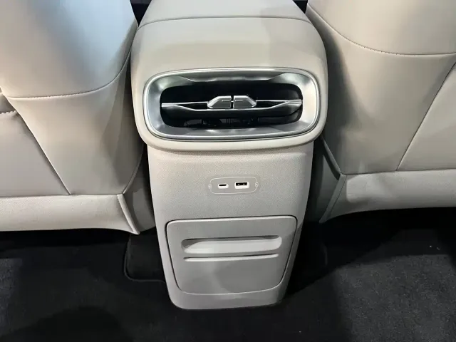 Leapmotor B10 — Фото автомобиля 6
