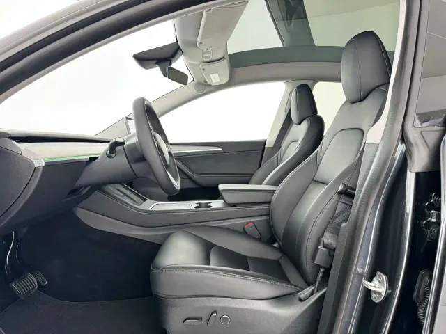 Tesla Model Y — Фото автомобиля 5
