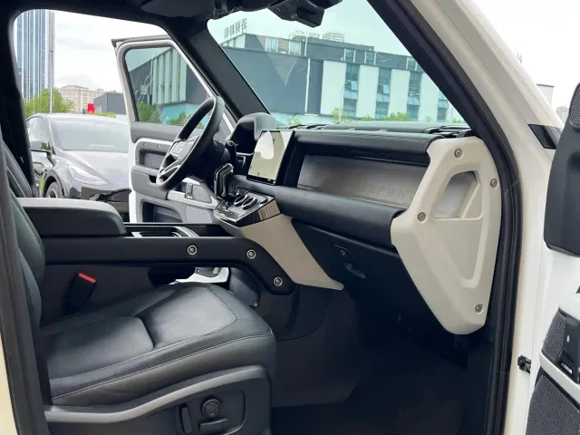 Land Rover Defender — Фото автомобиля 6