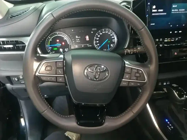 Toyota Highlander — Фото автомобиля 10