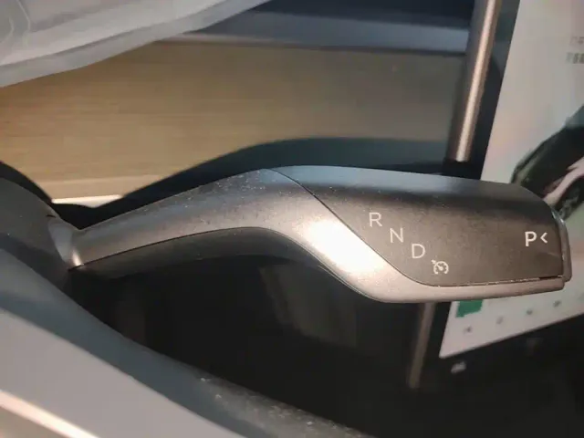 Tesla Model Y — Фото автомобиля 13