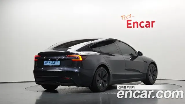 Tesla Model 3 — Фото автомобиля 2