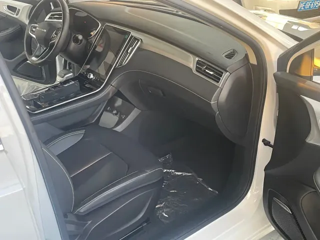Roewe i6 MAX EV — Фото автомобиля 9