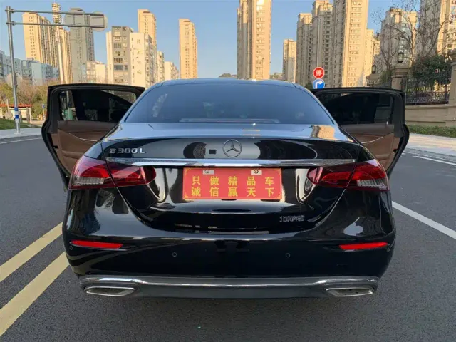 Mercedes-Benz E-Class — Фото автомобиля 5