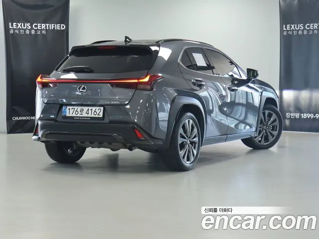 Lexus UX — Фото автомобиля 2